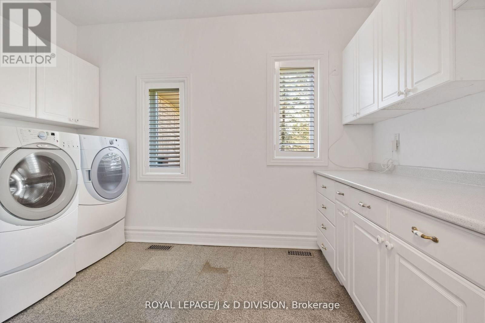 19 LOGAN COURT Image 33