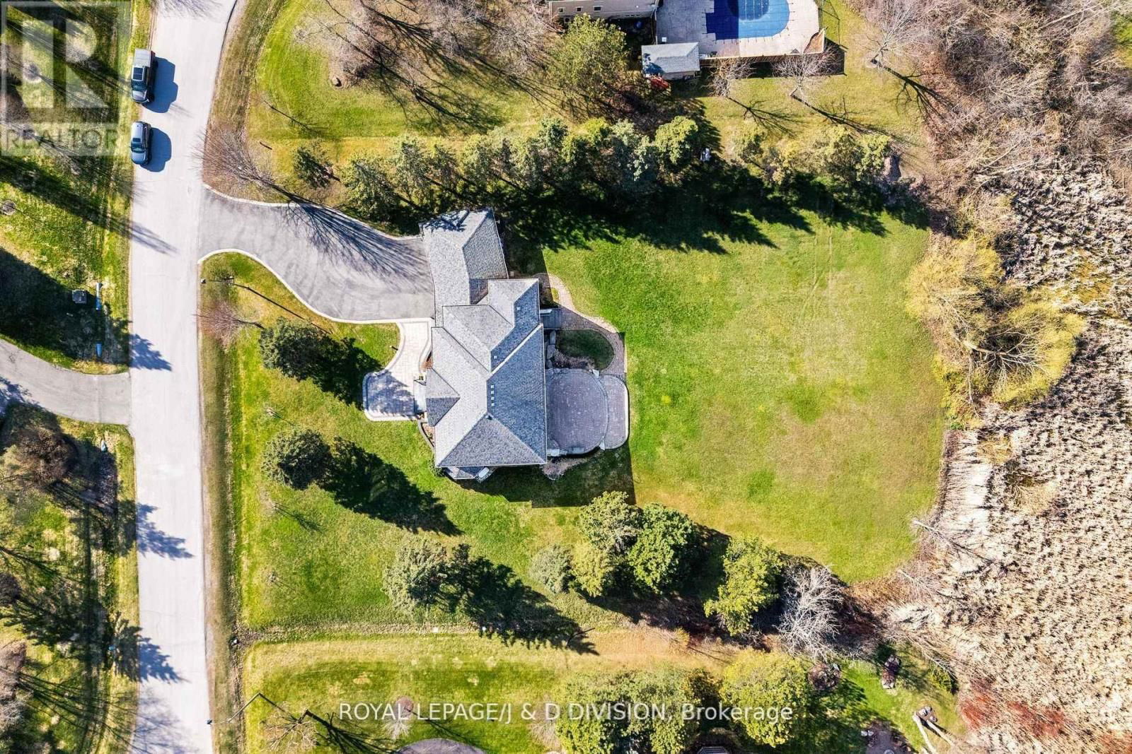 19 LOGAN COURT Image 37