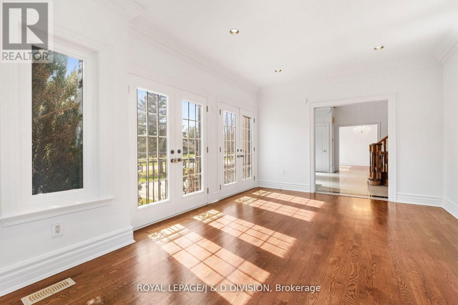 19 LOGAN COURT Image 6