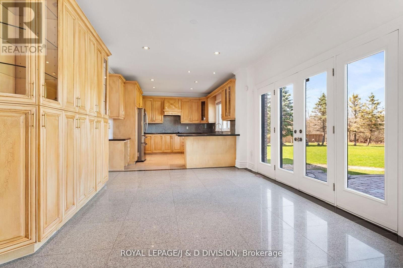 19 LOGAN COURT Image 9
