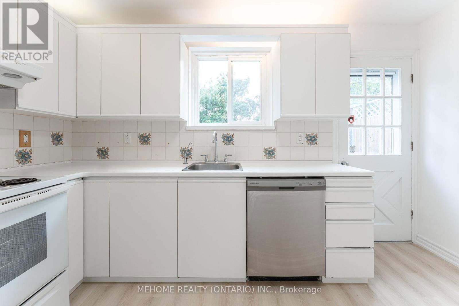230 EAST STREET Image 14