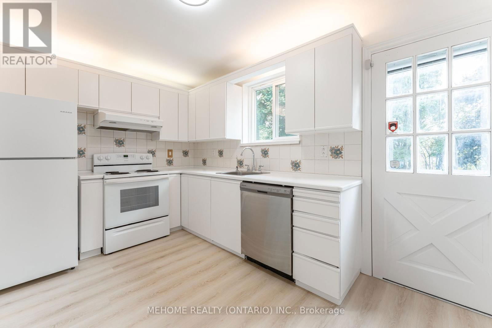 230 EAST STREET Image 15