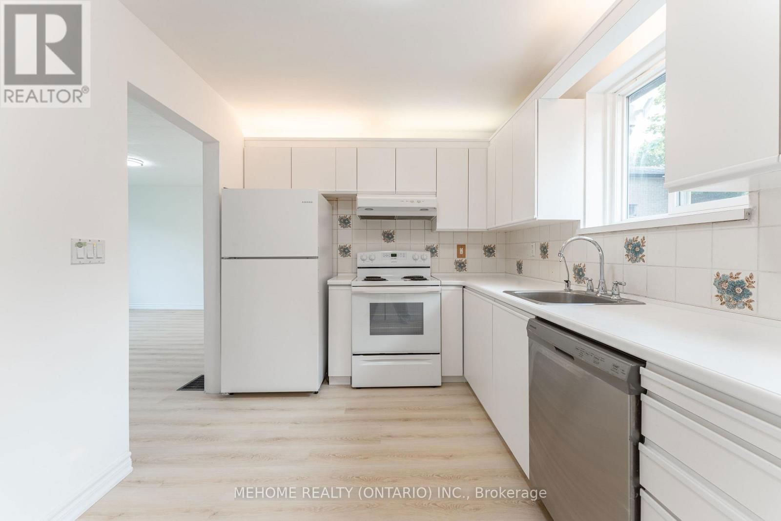 230 EAST STREET Image 16