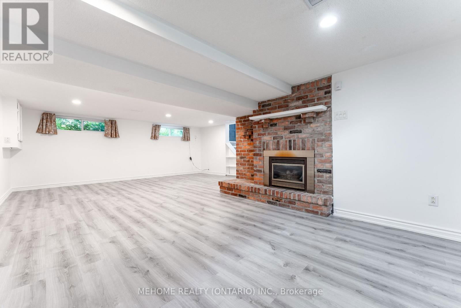 230 EAST STREET Image 31
