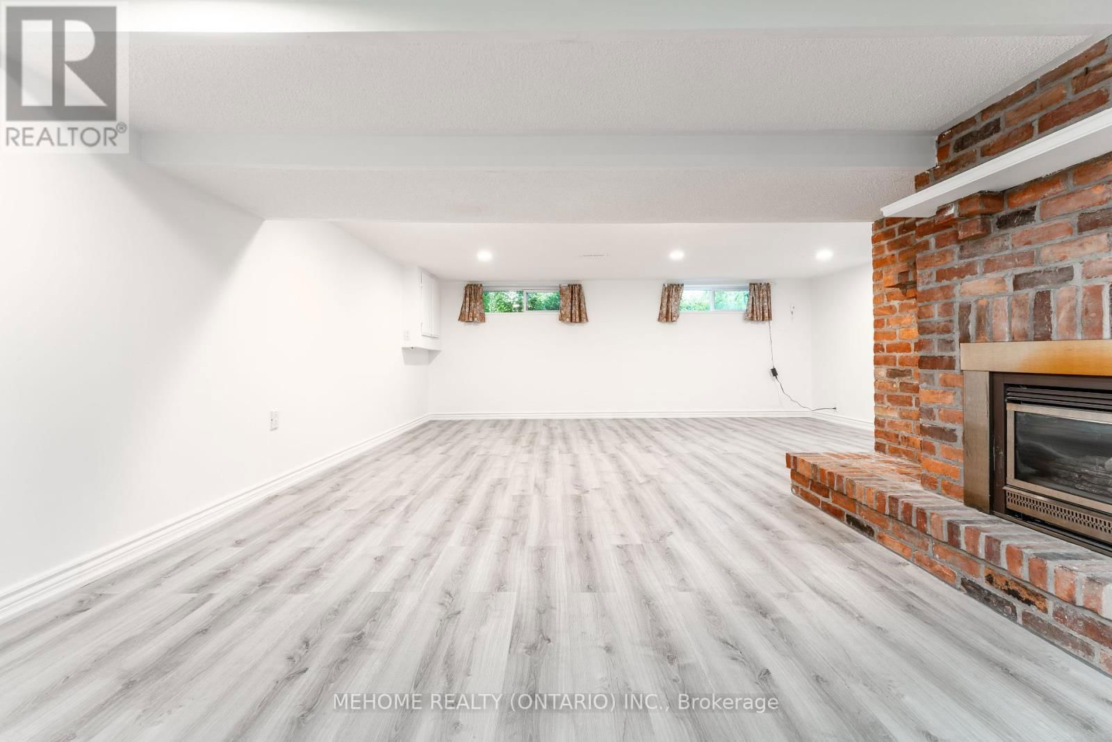230 EAST STREET Image 32