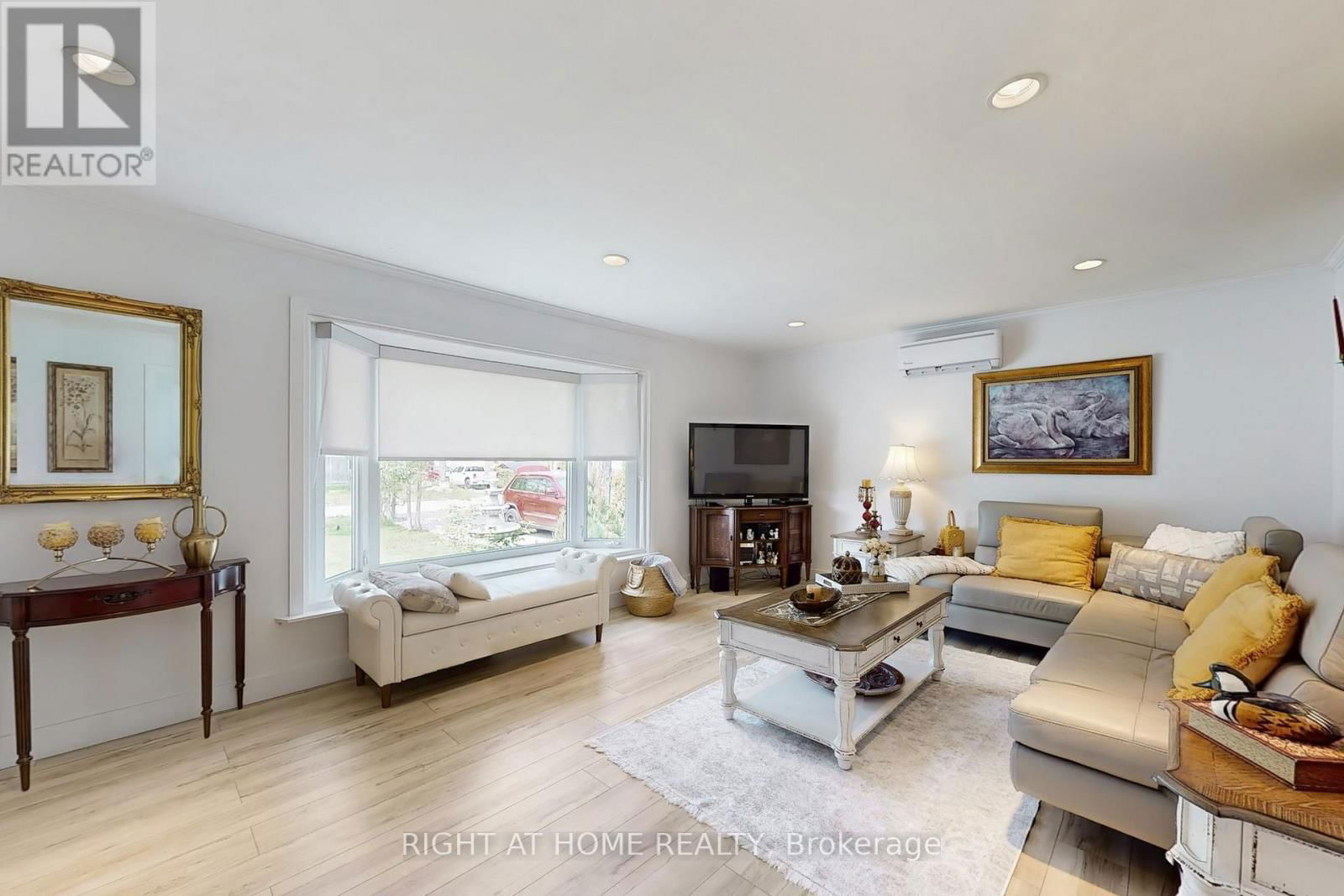 1129 LINDY LANE Image 10