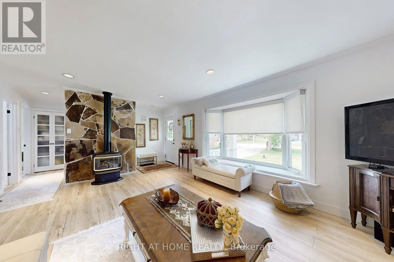1129 LINDY LANE Image 11