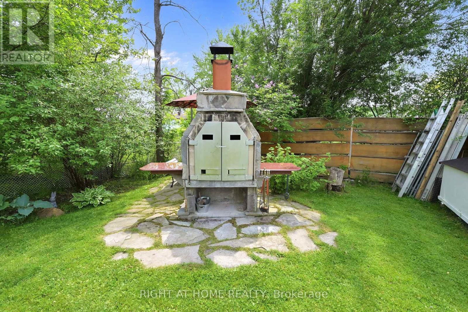 1129 LINDY LANE Image 32
