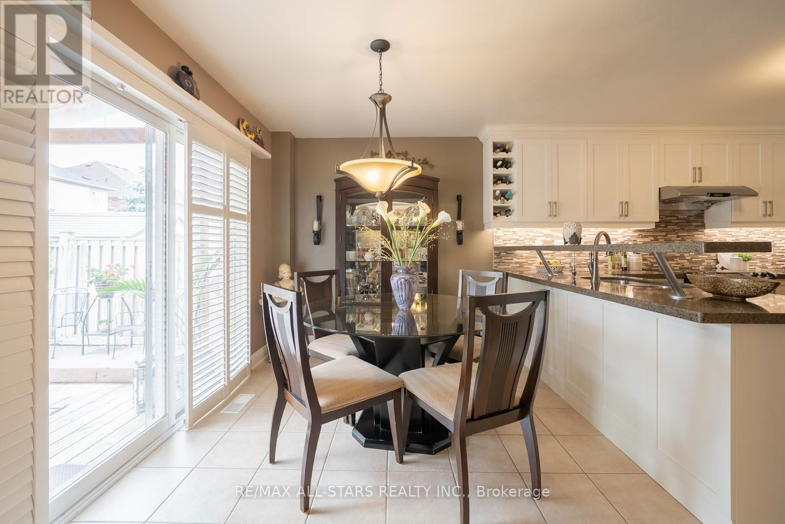 124 RICHARD COULSON CRESCENT Image 12