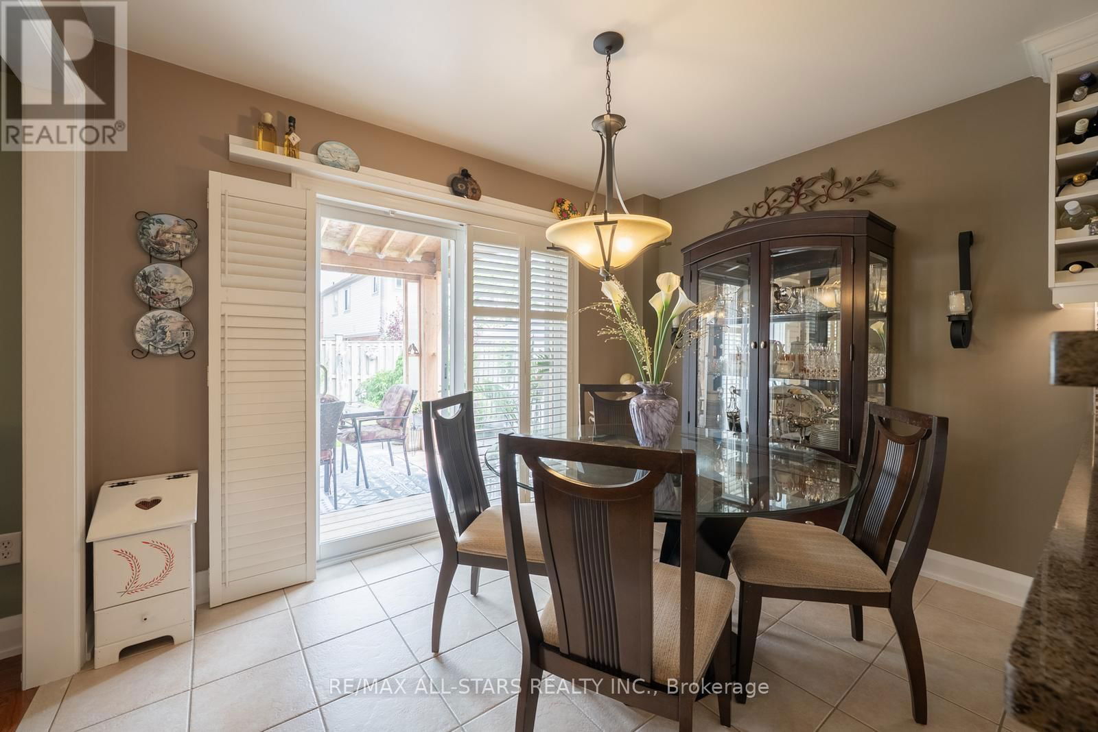124 RICHARD COULSON CRESCENT Image 13
