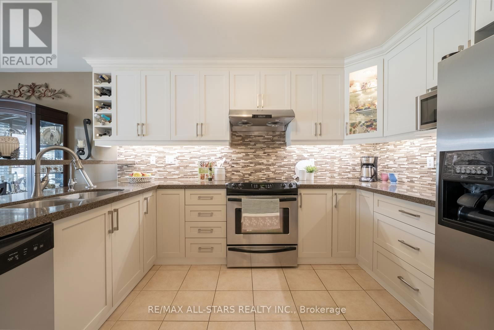 124 RICHARD COULSON CRESCENT Image 15