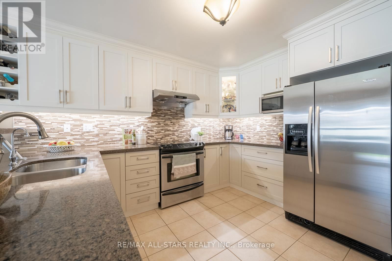 124 RICHARD COULSON CRESCENT Image 16