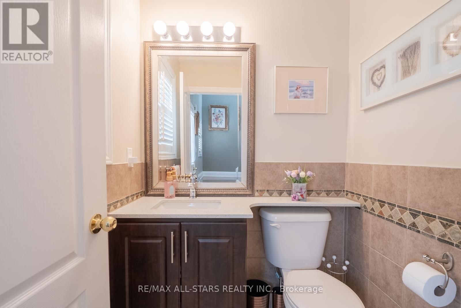 124 RICHARD COULSON CRESCENT Image 18
