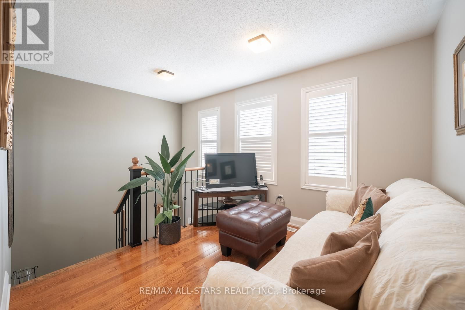 124 RICHARD COULSON CRESCENT Image 19