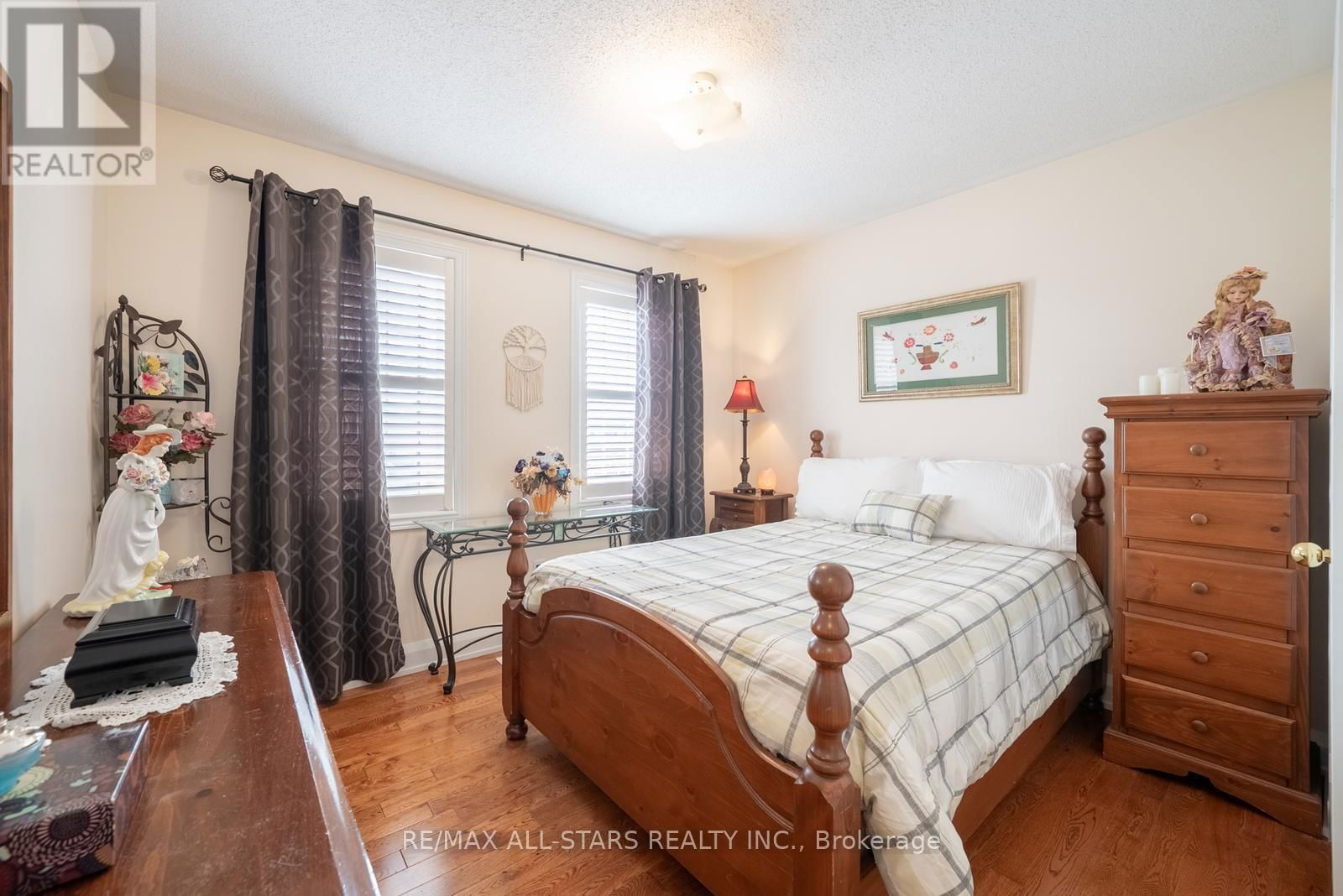 124 RICHARD COULSON CRESCENT Image 20