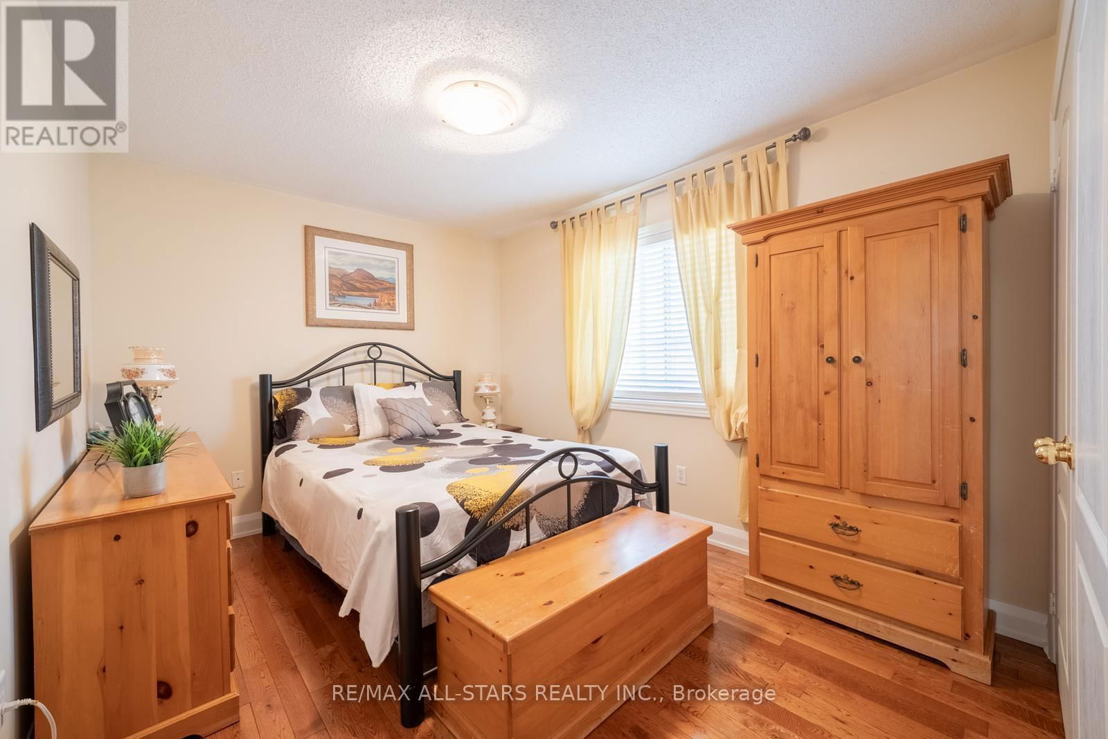 124 RICHARD COULSON CRESCENT Image 22