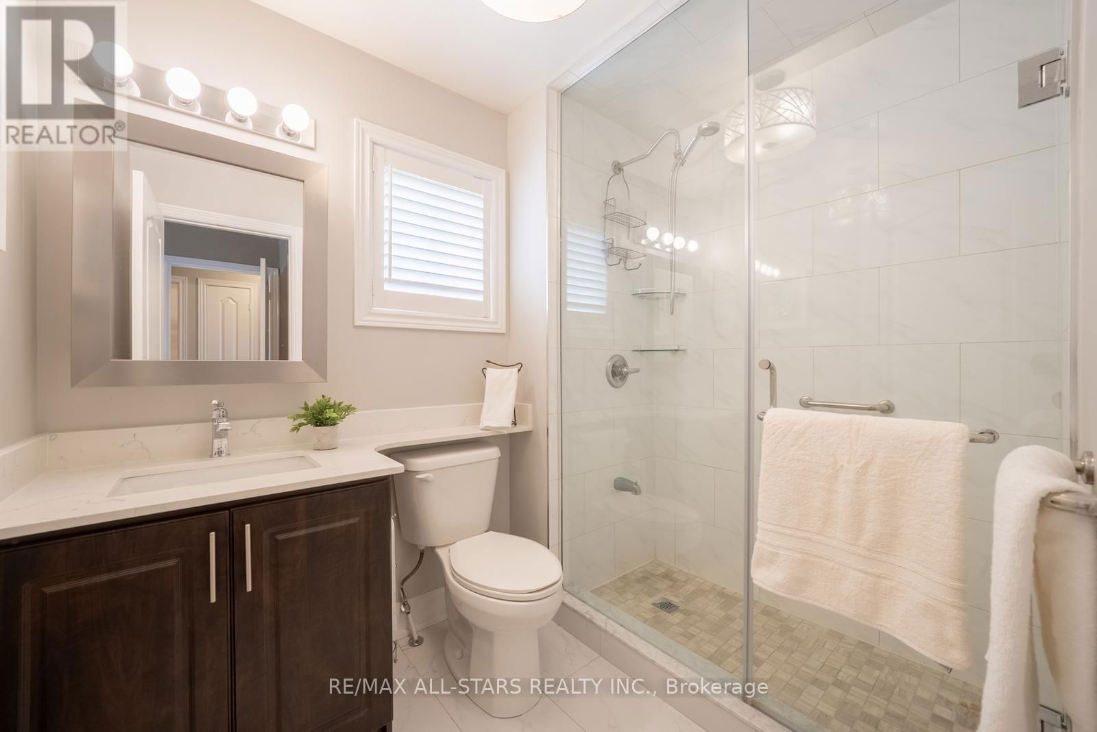 124 RICHARD COULSON CRESCENT Image 24