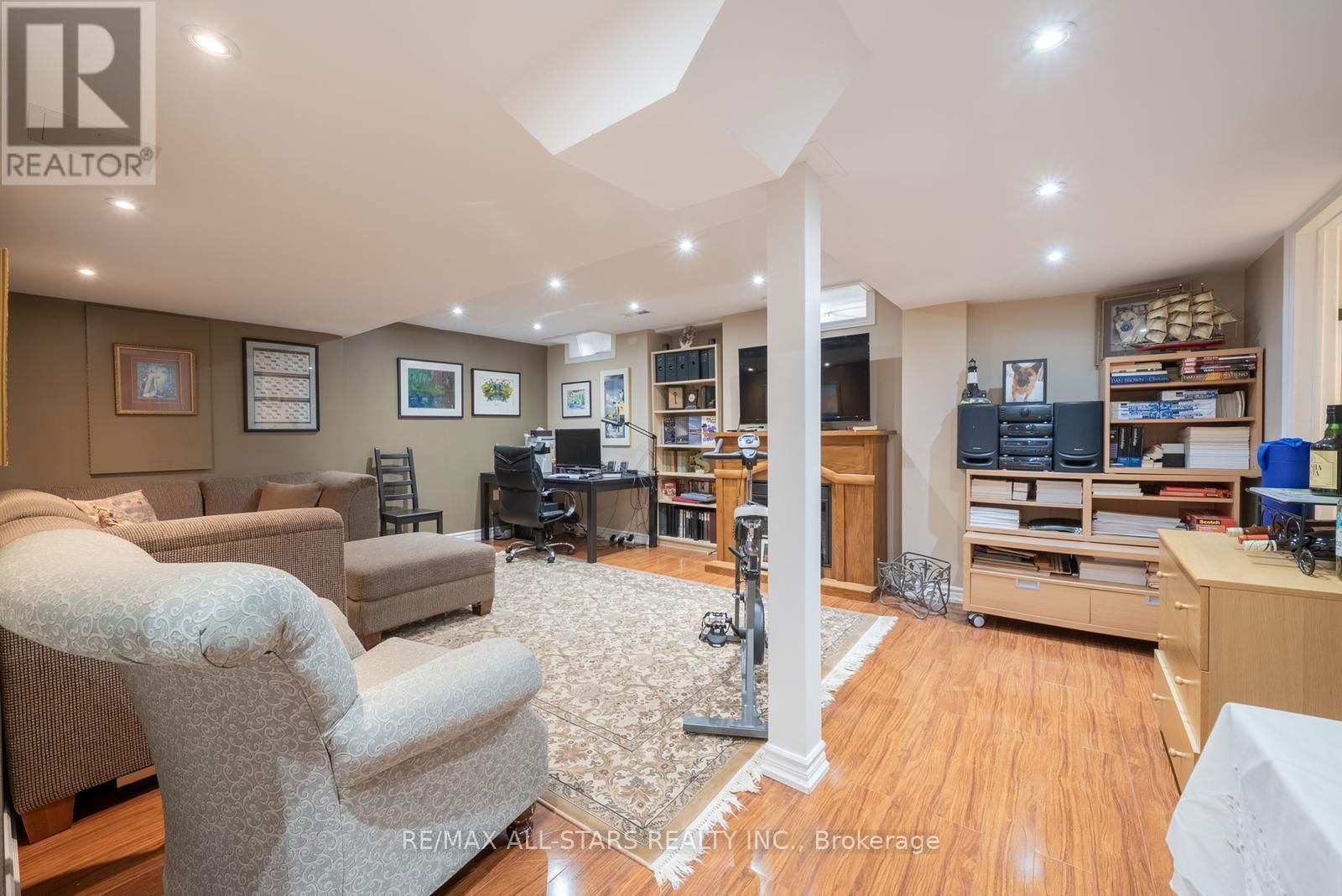 124 RICHARD COULSON CRESCENT Image 25