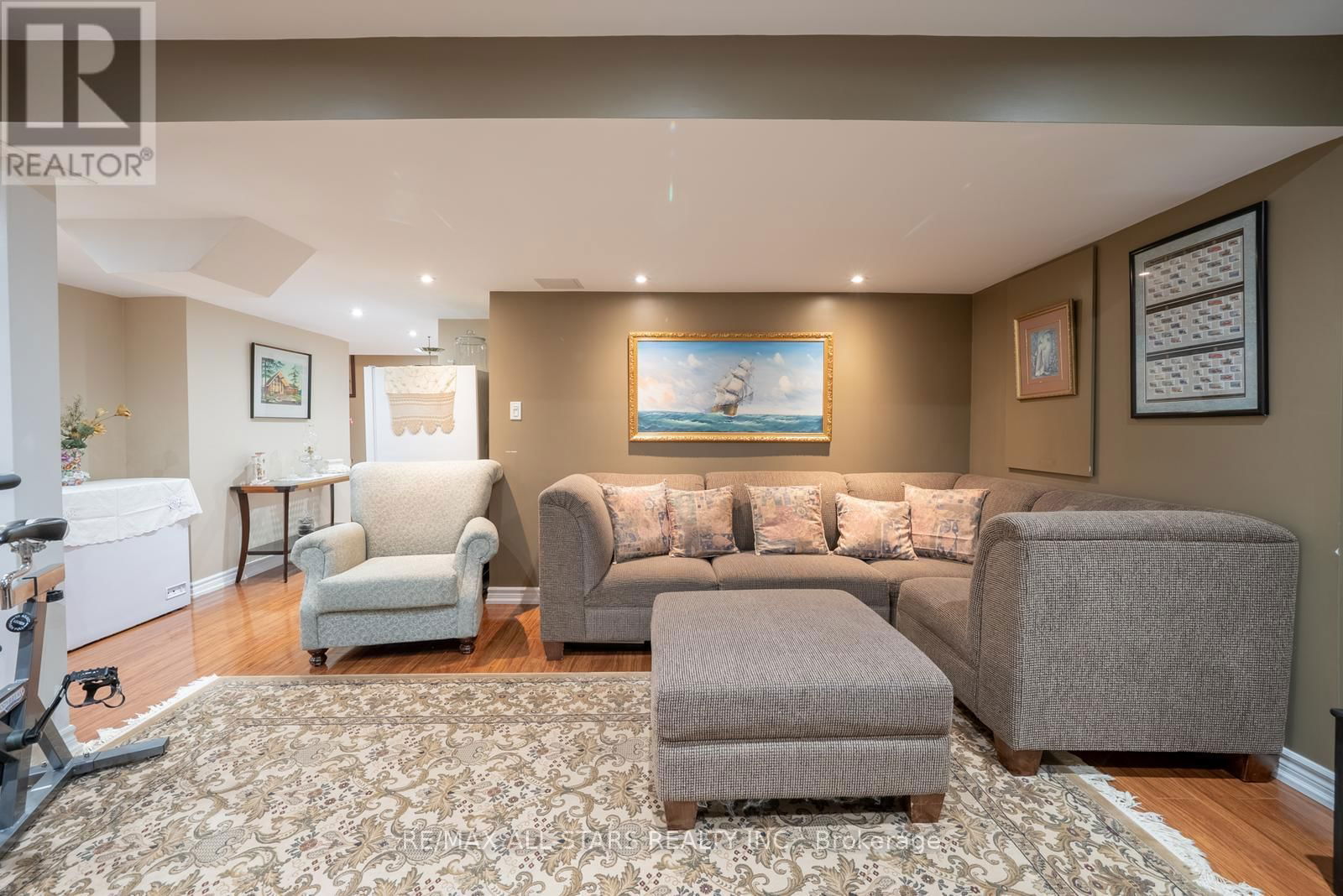 124 RICHARD COULSON CRESCENT Image 26