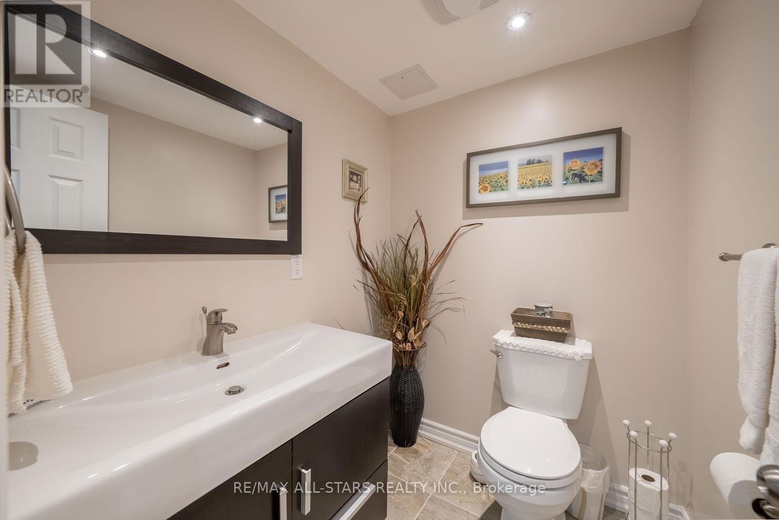 124 RICHARD COULSON CRESCENT Image 28