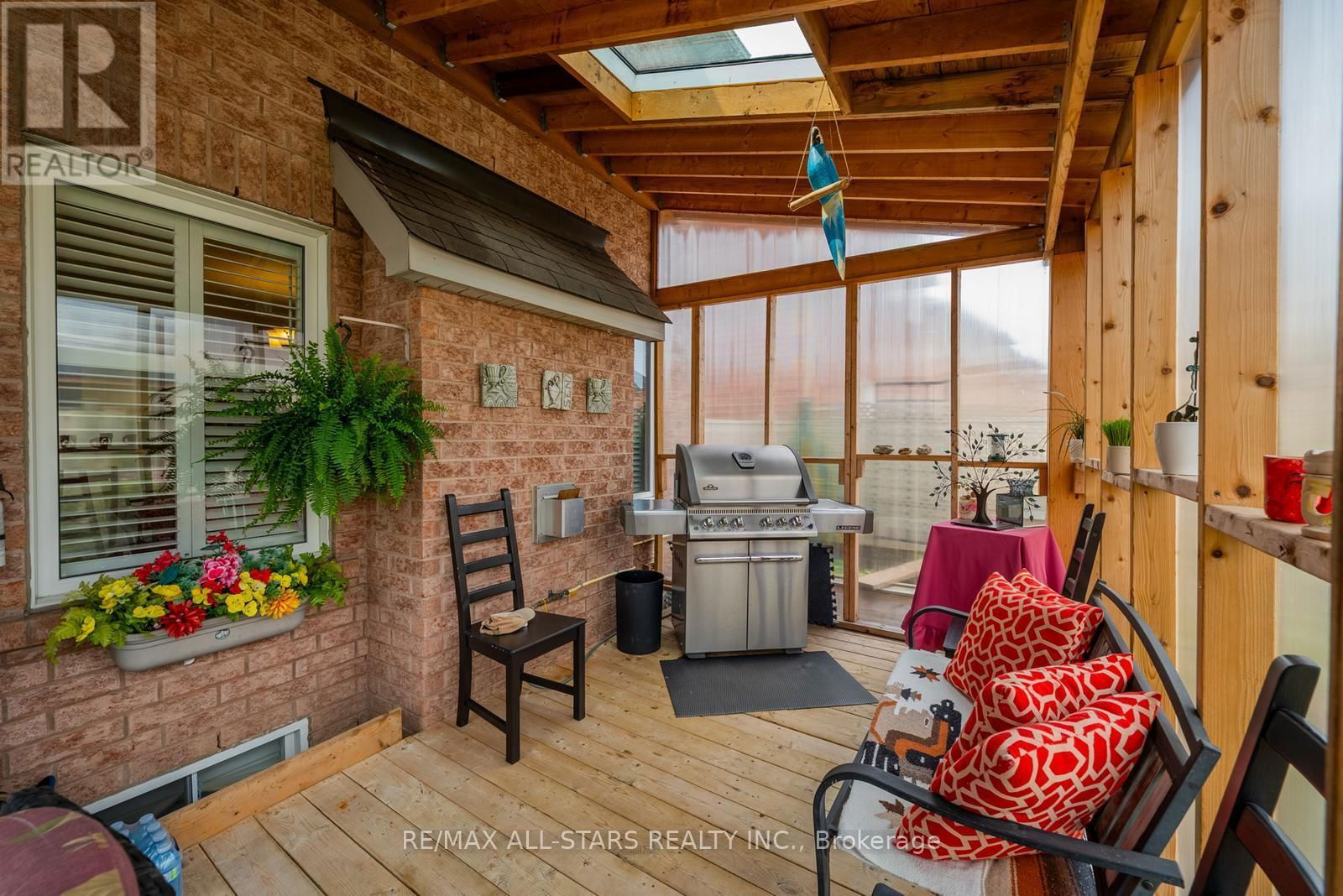124 RICHARD COULSON CRESCENT Image 32