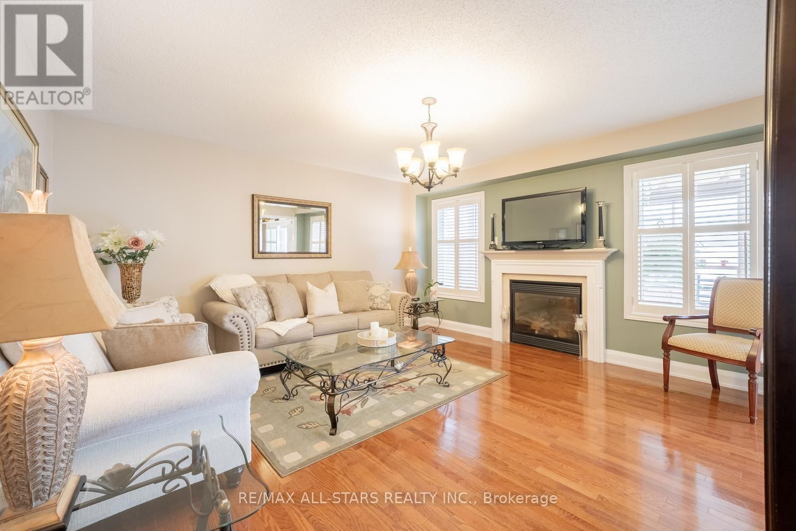 124 RICHARD COULSON CRESCENT Image 8