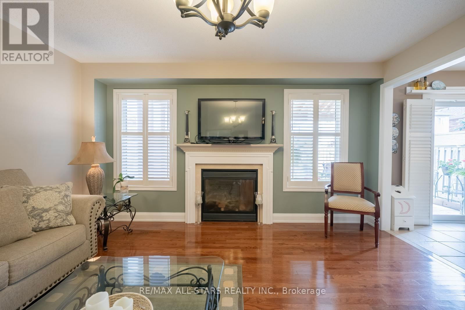 124 RICHARD COULSON CRESCENT Image 9