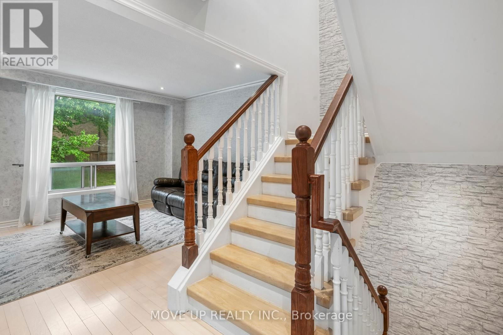 14 POPLAR CRESCENT Image 12