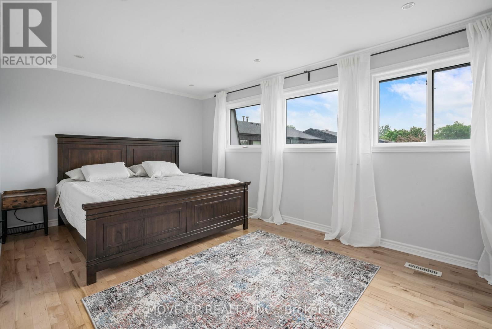 14 POPLAR CRESCENT Image 16