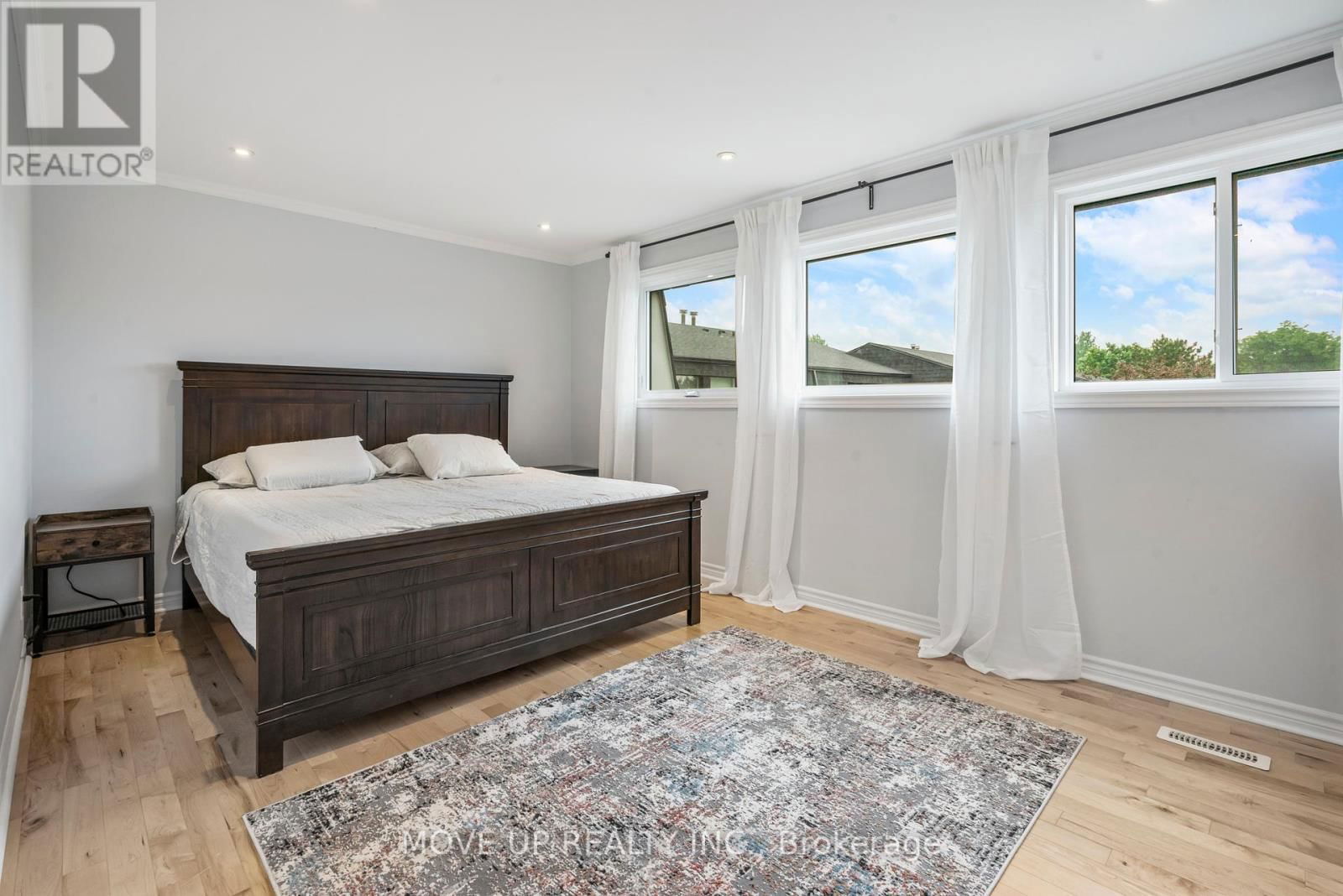 14 POPLAR CRESCENT Image 17