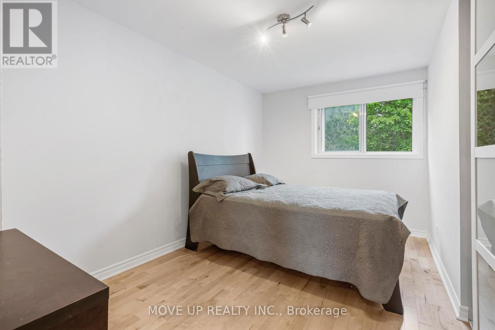 14 POPLAR CRESCENT Image 18