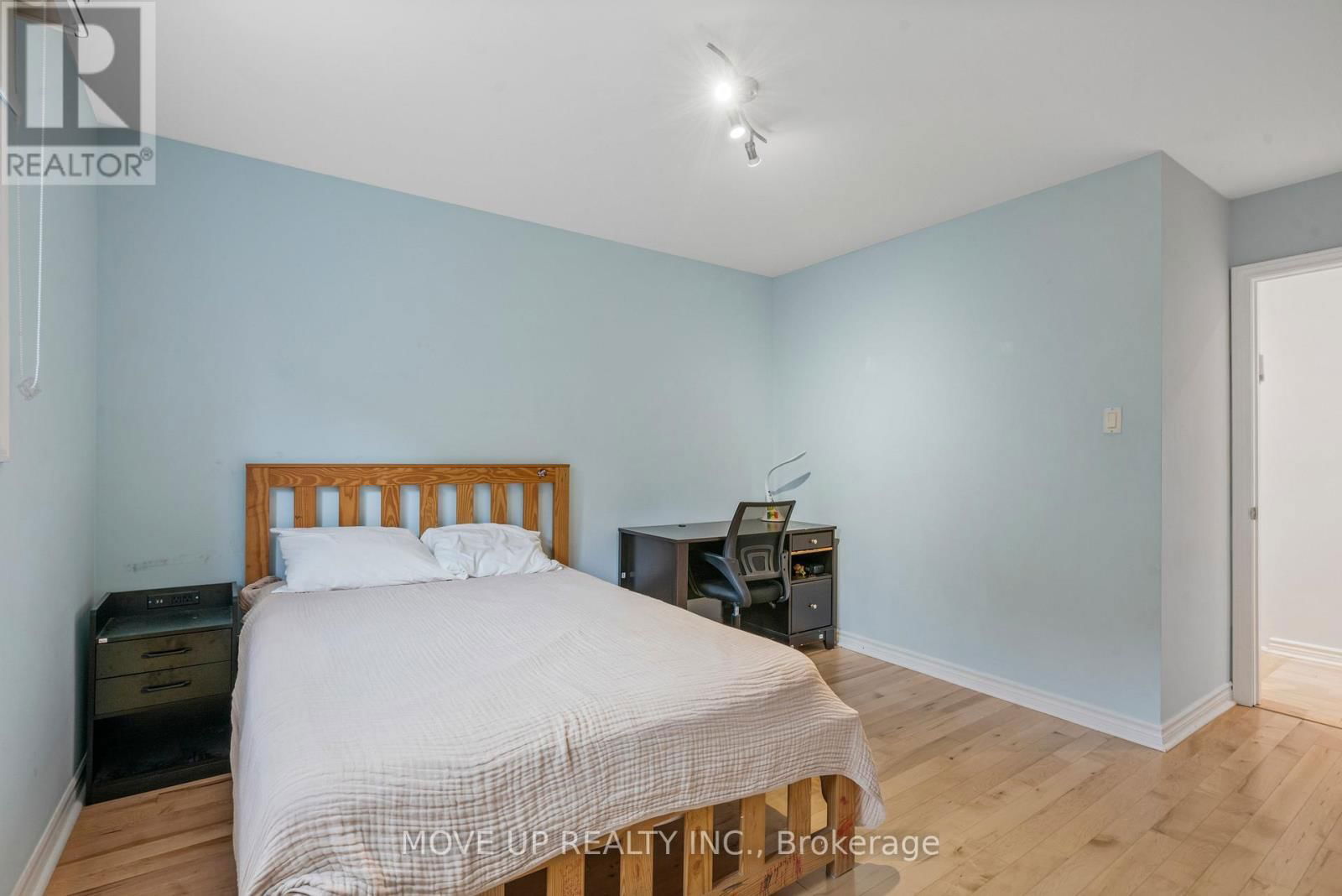 14 POPLAR CRESCENT Image 20