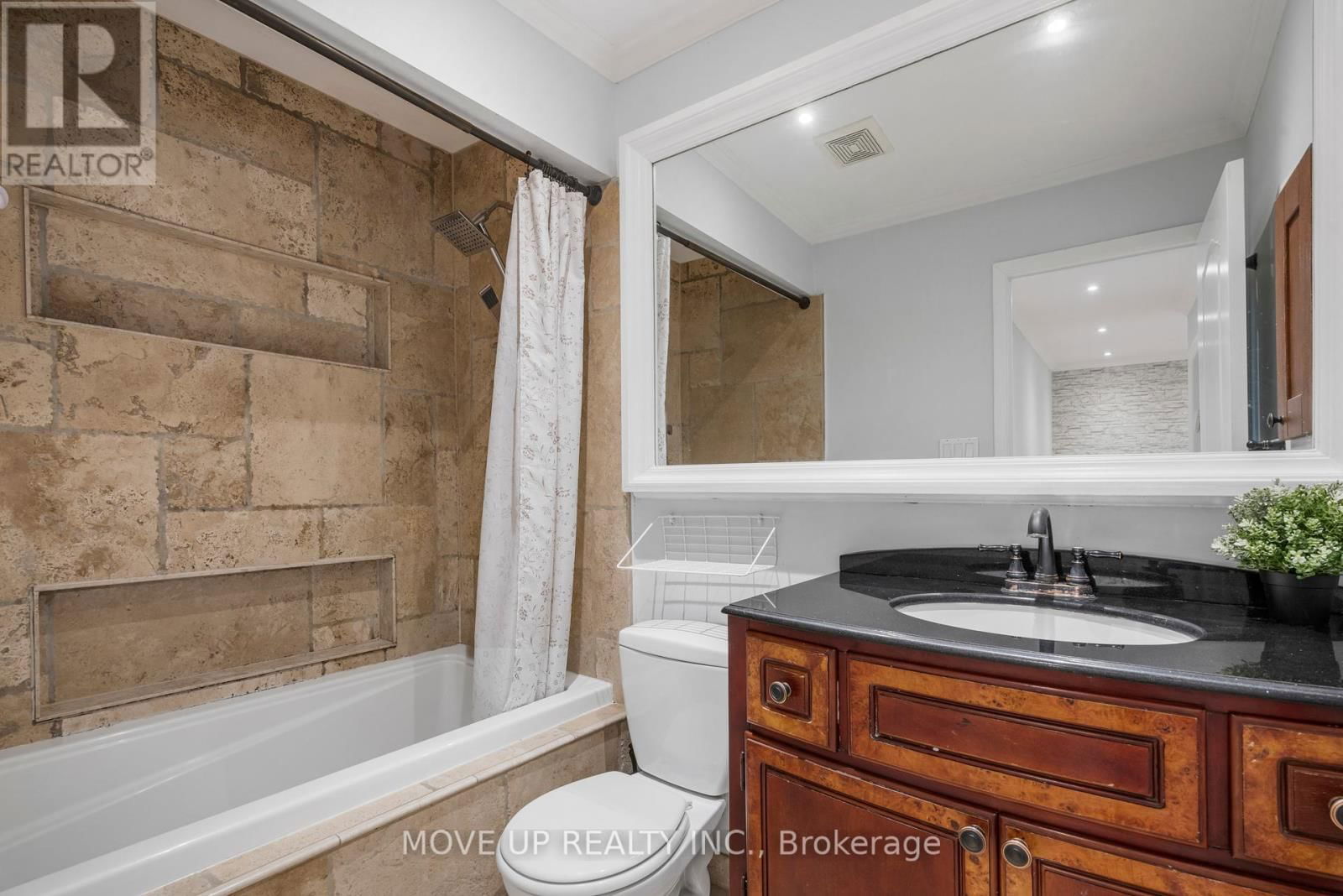 14 POPLAR CRESCENT Image 21