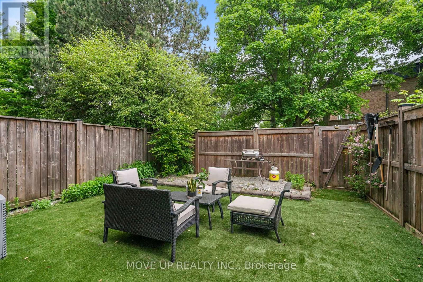 14 POPLAR CRESCENT Image 22