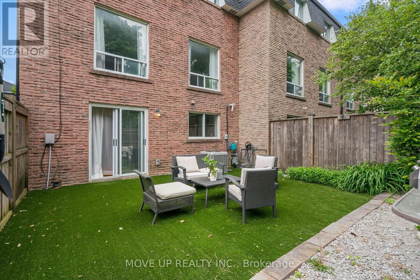 14 POPLAR CRESCENT Image 23