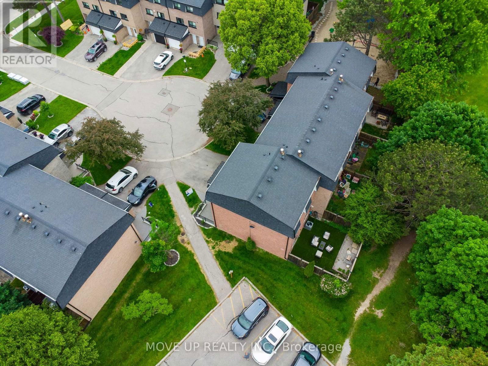 14 POPLAR CRESCENT Image 26