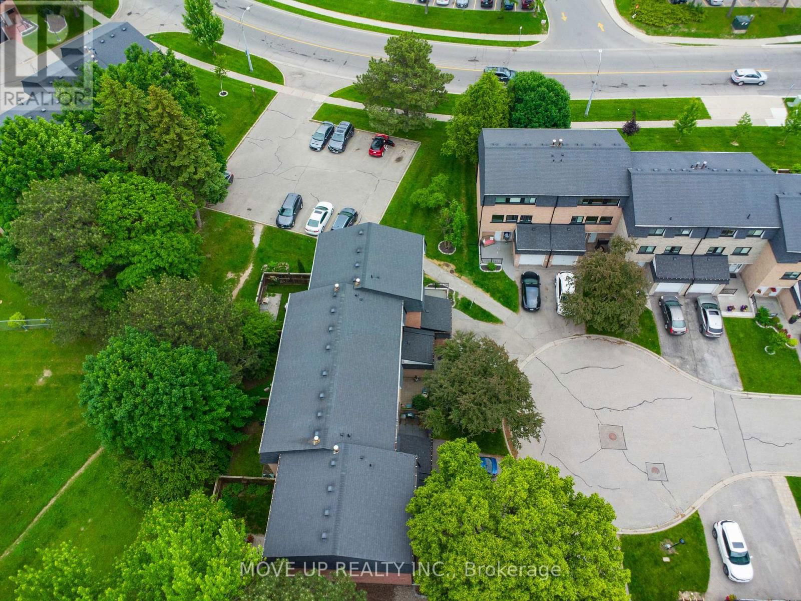 14 POPLAR CRESCENT Image 29