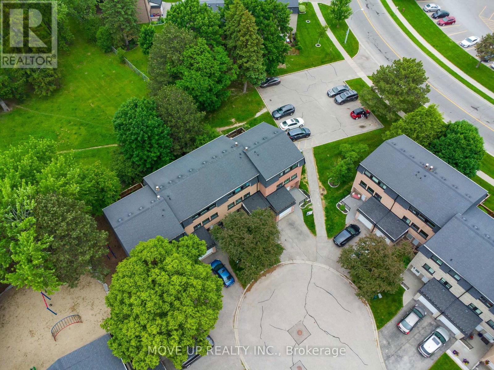 14 POPLAR CRESCENT Image 30
