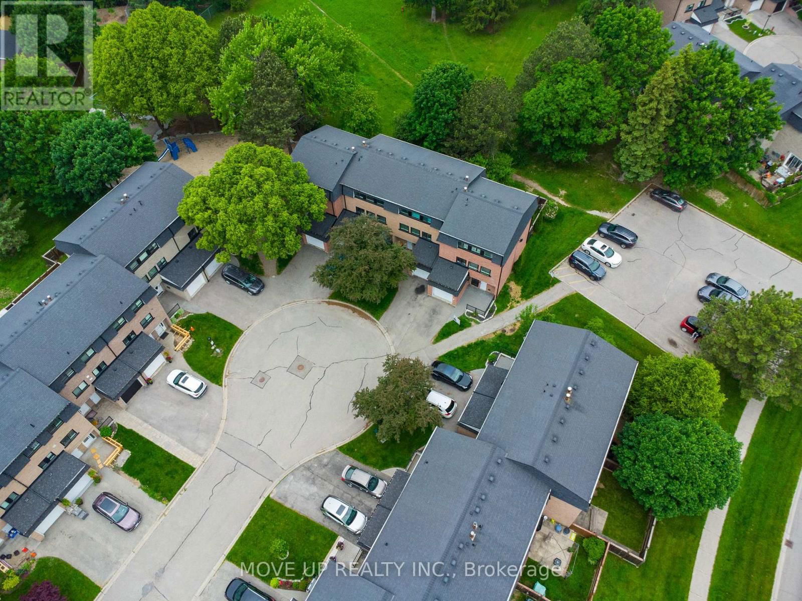 14 POPLAR CRESCENT Image 31