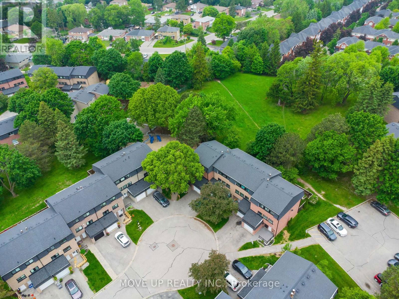 14 POPLAR CRESCENT Image 32
