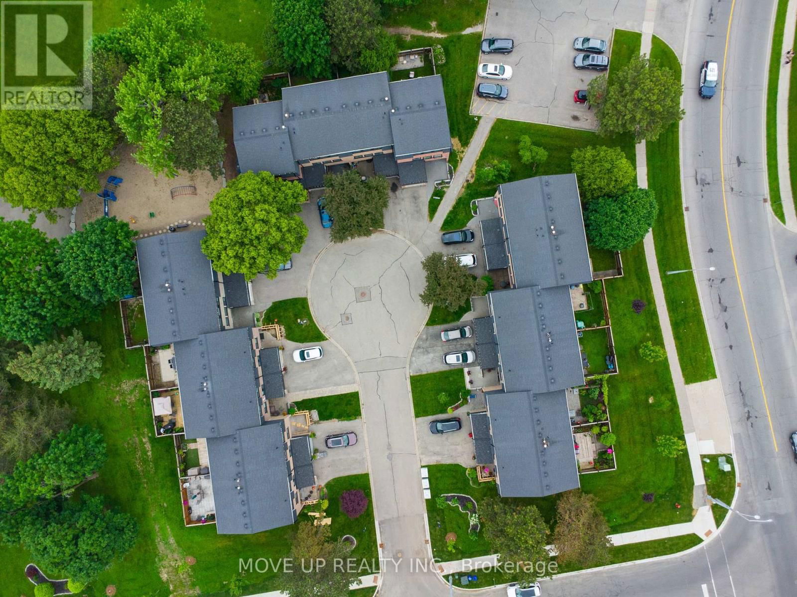 14 POPLAR CRESCENT Image 35