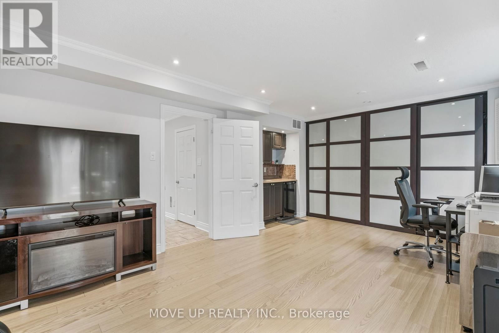 14 POPLAR CRESCENT Image 4