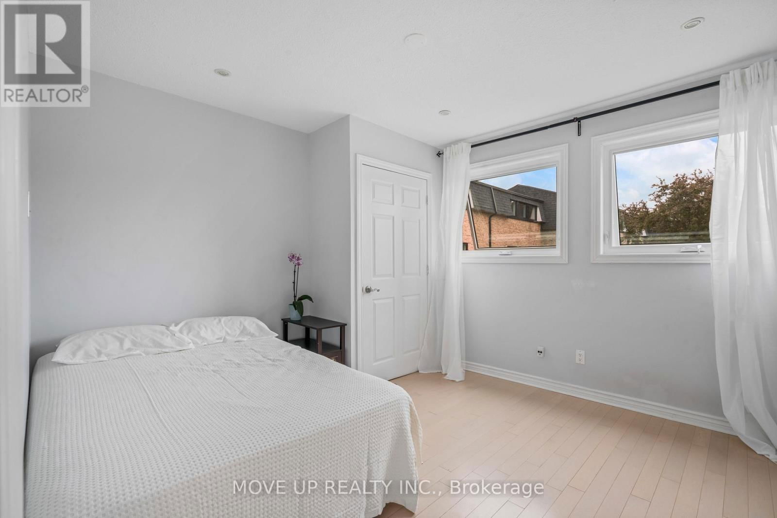 14 POPLAR CRESCENT Image 8