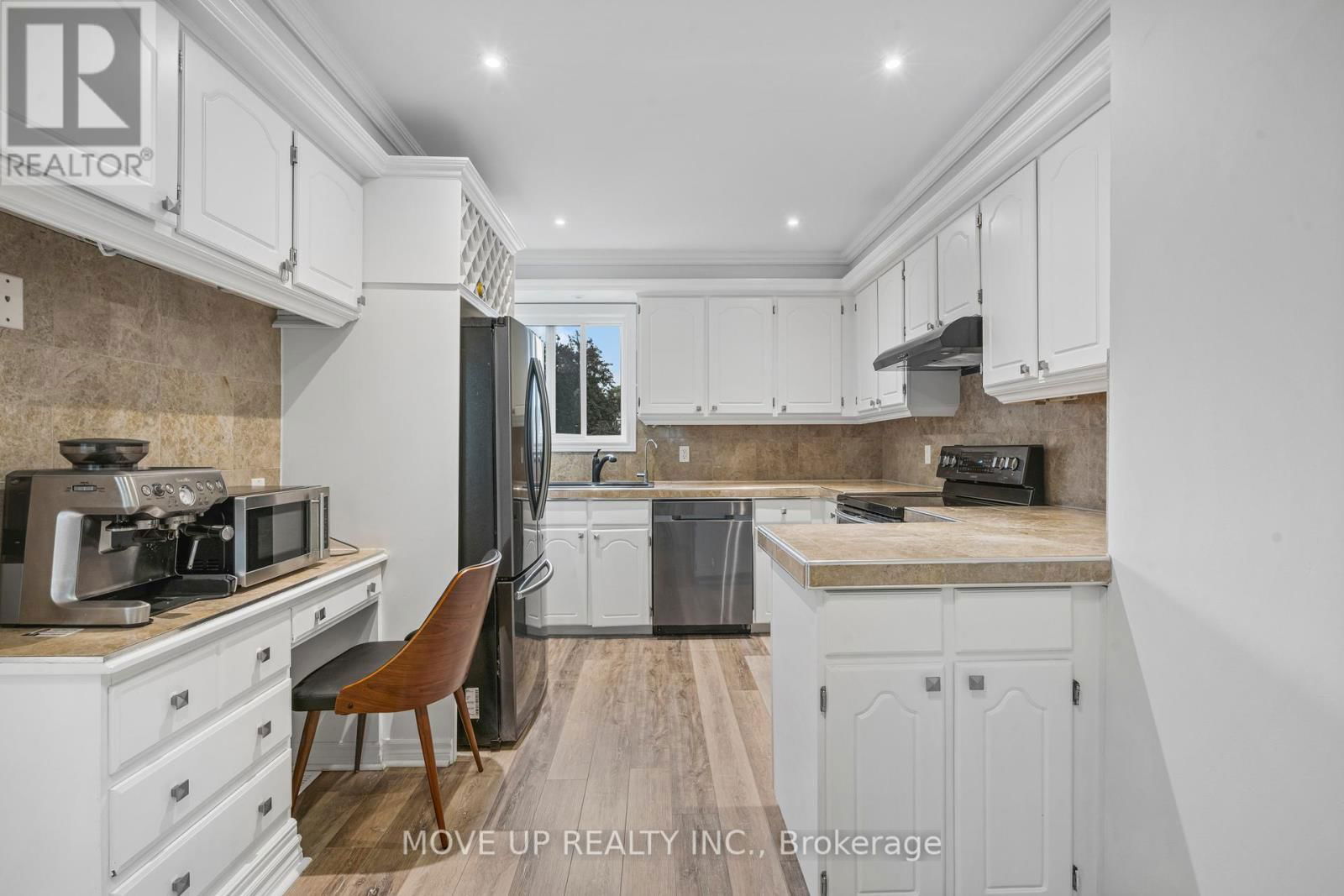 14 POPLAR CRESCENT Image 9
