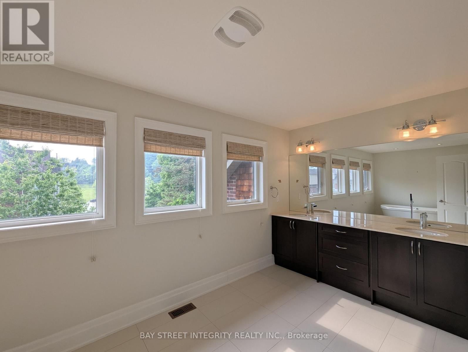 12 - 8469 ISLINGTON AVENUE Image 32