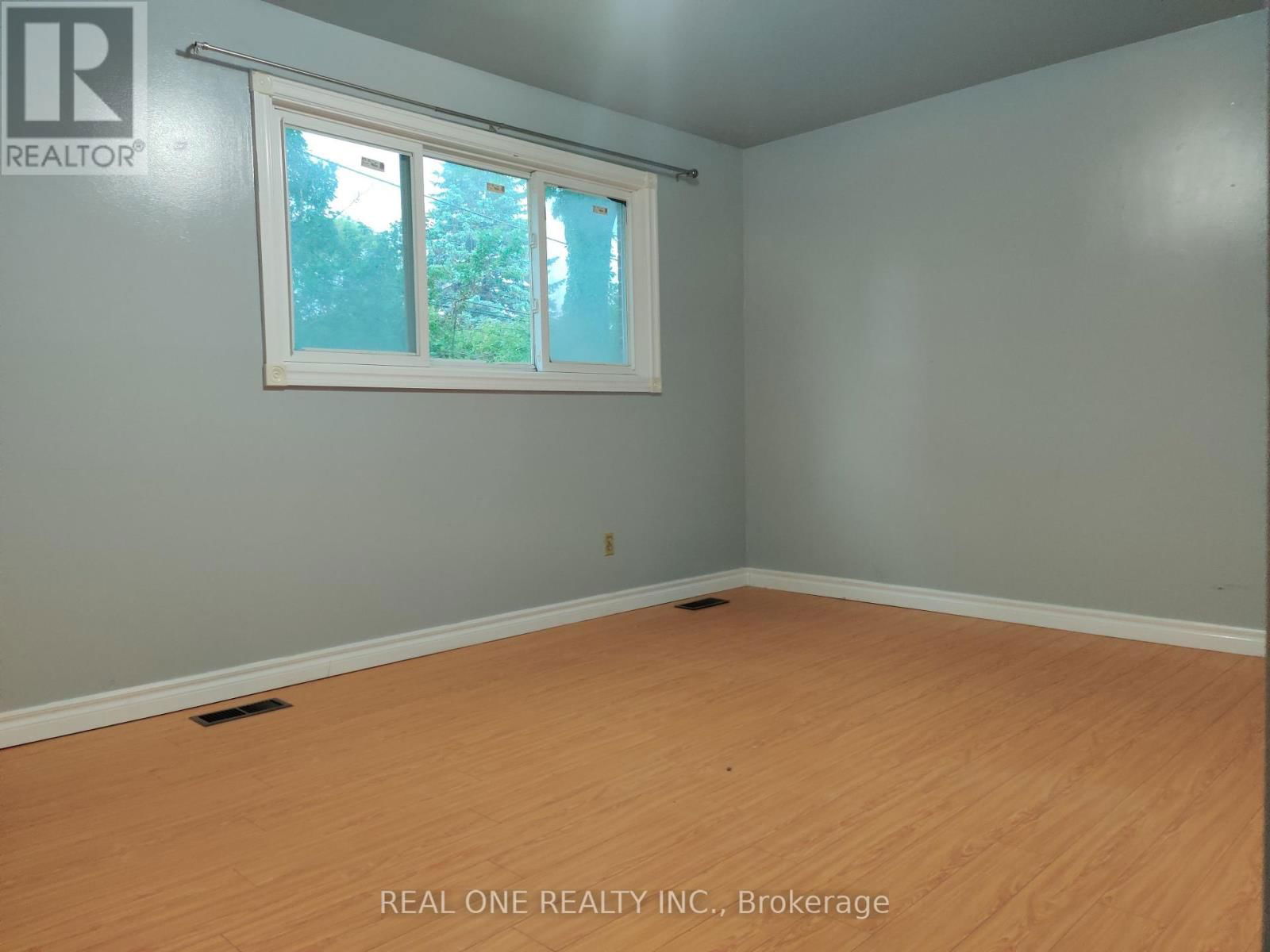 Back unit - 93 SOUTHDALE DRIVE Image 10