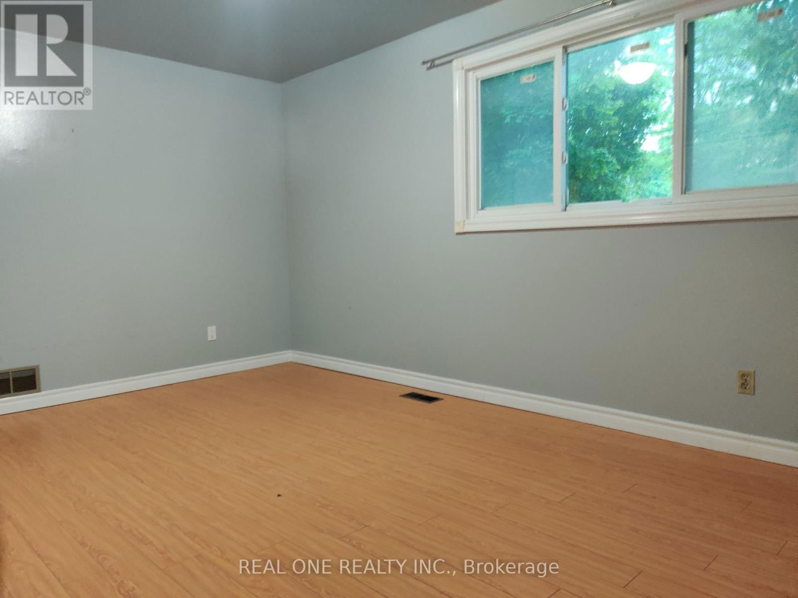 Back unit - 93 SOUTHDALE DRIVE Image 12