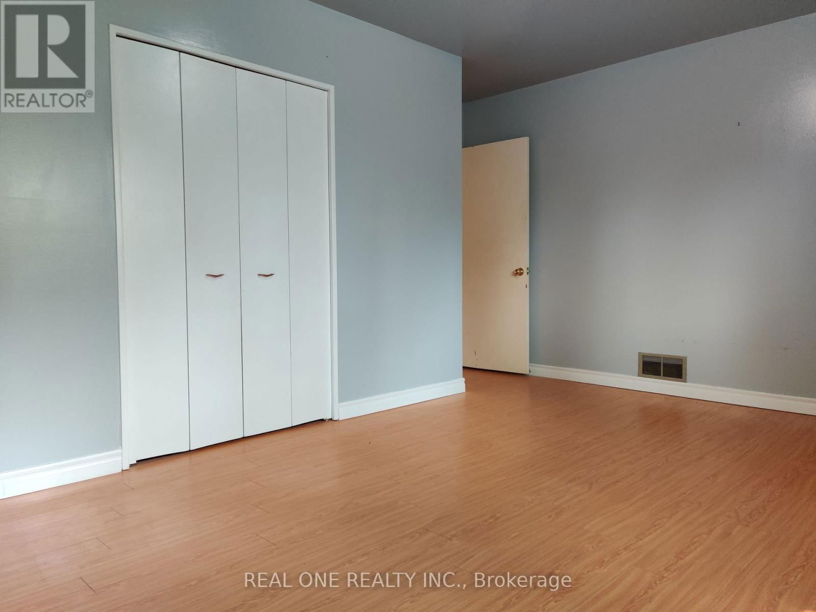 Back unit - 93 SOUTHDALE DRIVE Image 14