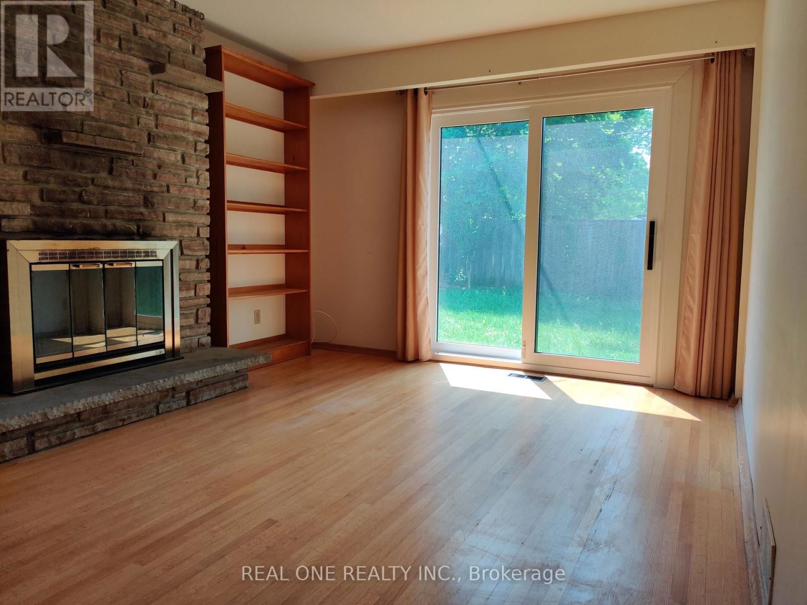 Back unit - 93 SOUTHDALE DRIVE Image 3