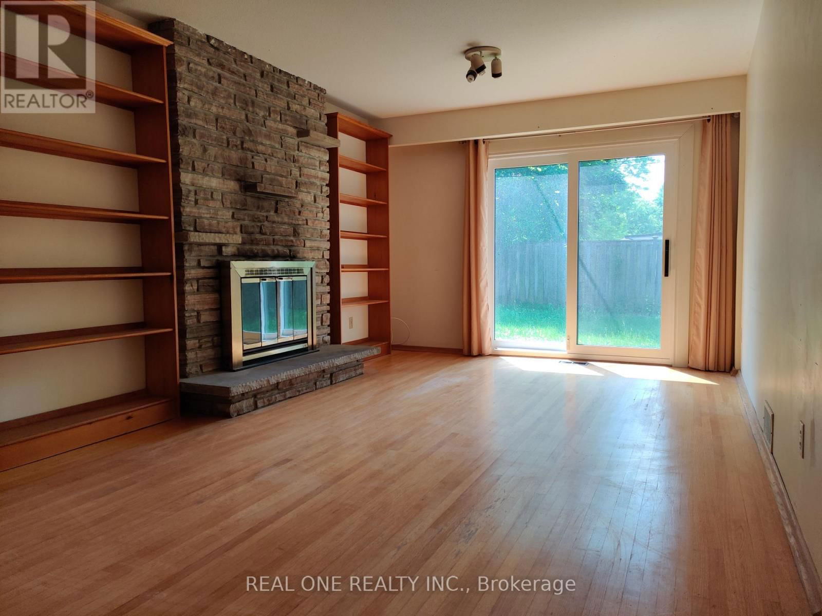 Back unit - 93 SOUTHDALE DRIVE Image 4
